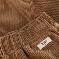 De Baje Studio woolwich broek in de kleur taupe is een super leuke broek die ook nog eens comfortabel zit. Dankzij de fijne stof en leuke details is deze broek net weer even wat anders dan de gemiddelde spijkerbroek. VanZus