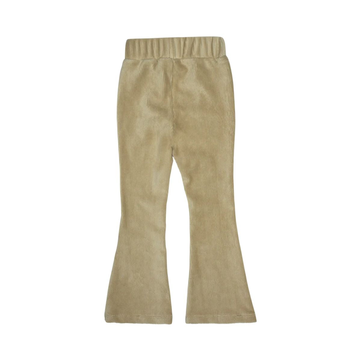 De Baje Studio yate broek in de kleur peanut is een leuke flared broek van zacht katoen. De broek zit erg comfortabel zonder dat hij inlevert op stijl. Het broekje heeft een mooie beige kleur. VanZus.