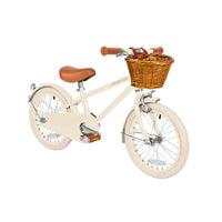 Deze leuke Banwood fiets in classic vintage cream is een superleuke kinderfiets met een retro design. Deze fiets heeft een Scandi look en heeft unieke trappers van palissanderhout. Ook heeft de fiets een mooie roomwitte kleur. VanZus