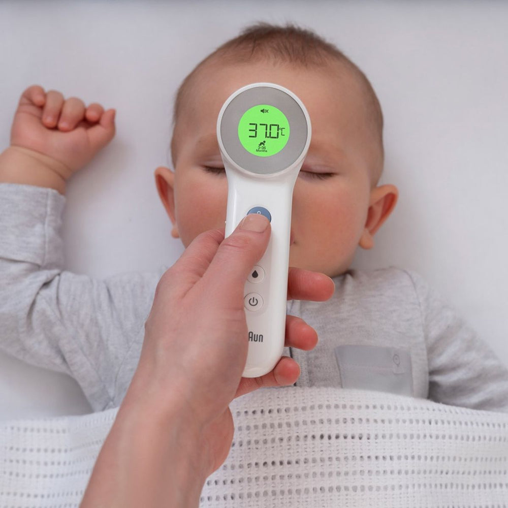 Meet de temperatuur van jouw kindje nauwkeurig en snel met deze voorhoofdsthermometer BTN400 van Braun. Ook geschikt voor het meten van de temperatuur van badwater of eten. VanZus