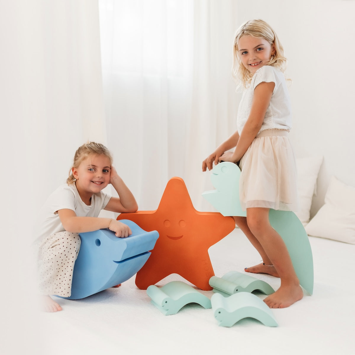 Wil jouw kindje de ster van de zee worden? Dat kan met deze schattige en zeer functionele starfish van Moes Play! Met deze lieve zeester leert je kindje in een mum van tijd balanceren, stuiteren, draaien en surfen. Zijn ze klaar voor dit avontuur? VanZus
