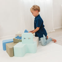 Met het Moes Play trapezium sky speelblok leert je kindje creatief spelen en wordt de motoriek op een originele manier gestimuleerd. Het speelblok is multifunctioneel en kan op verschillende manieren worden gebruikt om mee te spelen. VanZus