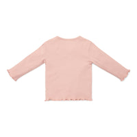 Dit basic t-shirt met lange mouw in de kleur soft rose van Little Dutch wil je niet missen in de kast van jouw kleintje.  Girly, superzacht en vrijwel altijd goed te combineren! De longsleeve is gemaakt van zacht biologisch katoen met een geribbelde textuur. Zacht en comfortabel. VanZus 