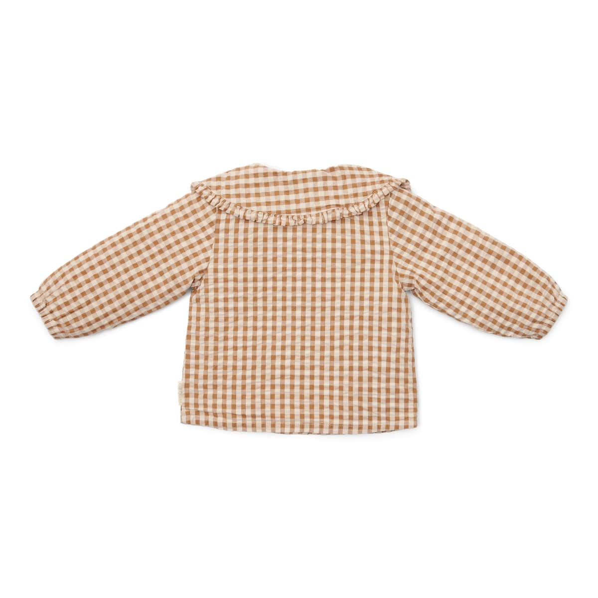 Hoe je de blouse brown check van Little Dutch ook combineert: je meisje zal er geweldig uitzien! De geruite blouse met lange mouwen heeft een bruin-wit patroon en een mooie opvallende kraag met ruches. Zo ziet de blouse er meteen heel bijzonder en meisjesachtig uit. De stof met textuur is van biologisch katoen. VanZus