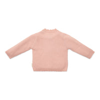 Wat zal het gebreid vest in soft rose van Little Dutch je kindje mooi staan! Het oudroze vest is heerlijk zacht en comfortabel door het zachte biologisch katoen. Het gebreide vestje is fijn te dragen als het wat frisser wordt en leent zich perfect voor het maken van laagjes met een top, t-shirt, longsleeve of blouse. 