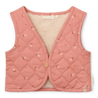 Met het omkeerbaar gilet van Little Dutch in de kleur sand/warm rose blooming flower voeg je een vleugje stijl toe aan de outfit van je kind. Het gilet kan op twee manieren gedragen worden: de kant van de teddystof of de kant met bloemetjesprint. VanZus