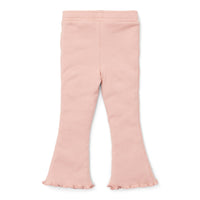 Deze schattige broek in soft rose van Little Dutch heeft een stijlvol flared pasvorm die de outfit van je kleintje meteen een trendy upgrade geeft. Gemaakt van zacht biologisch katoen met een geribbelde textuur voor een fijne pasvorm.VanZus