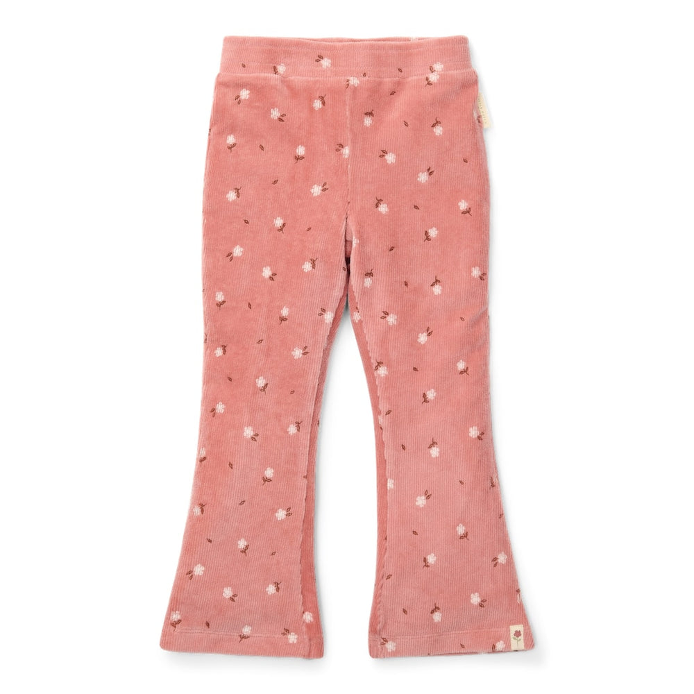 Deze schattige broek in warm rose flowers van Little Dutch heeft een stijlvol flared pasvorm die de outfit van je kleintje meteen een trendy upgrade geeft.  Gemaakt van zacht biologisch katoen met een geribbelde textuur voor een fijne pasvorm. VanZus