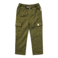 Deze stoere broek in dark green (groen) van Little Dutch is niet alleen heel comfortabel, maar ziet er ook heel stoer uit.  De legergroene cargo joggingbroek is gemaakt van elastisch biologisch katoen. De jogger is voorzien van handige steekzakken en stoere cargozakken aan de zijkant. VanZus