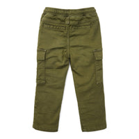 Deze stoere broek in dark green (groen) van Little Dutch is niet alleen heel comfortabel, maar ziet er ook heel stoer uit.  De legergroene cargo joggingbroek is gemaakt van elastisch biologisch katoen. De jogger is voorzien van handige steekzakken en stoere cargozakken aan de zijkant. VanZus