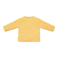 Dit t-shirt met lange mouw in de kleur warm yellow van Little Dutch wordt vast één van de favorieten van zowel mama als je kleintje!  De longsleeve heeft een mooie gele kleur en een print van een schaap en een lammetje op de borst die geïnspireerd is door de boerderij. VanZus