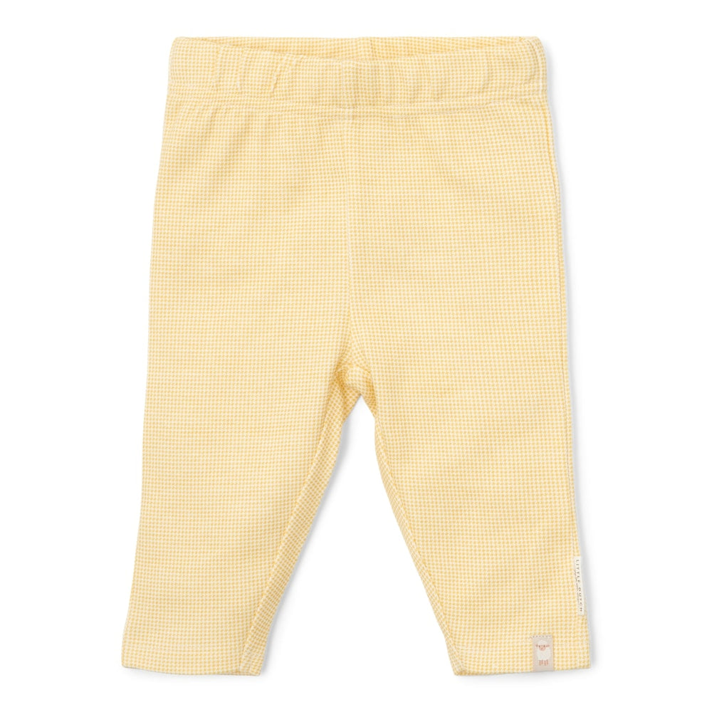 Deze schattige Little Dutch legging in de print warm yellow check is een heerlijk zacht en comfortabel broekje die heel fijn aanvoelt. De legging is gemaakt van katoen, wat zorgt voor comfort en bewegingsvrijheid. VanZus