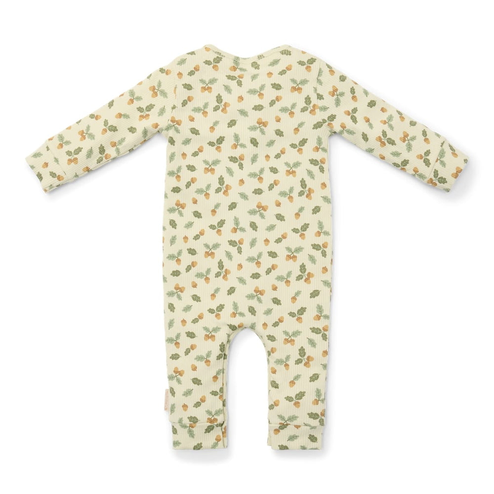 Jouw kleintje slaapt heerlijk in de Little Dutch pyjama met forest leaves print. De pyjama is gemaakt van zacht biologisch katoen wat zorgt voor comfort, waardoor je kleintje heerlijk kan slapen en vrij kan bewegen. VanZus