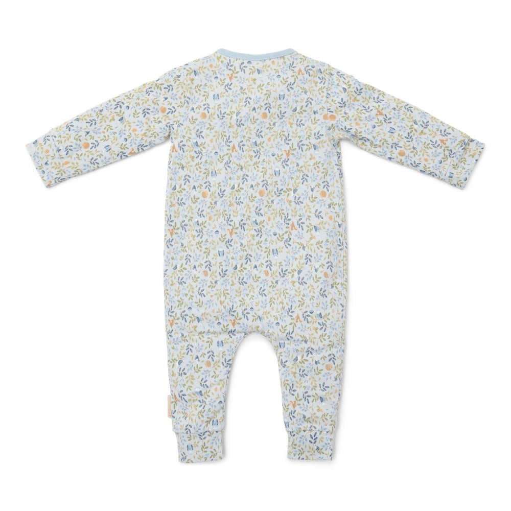 Jouw kleintje slaapt heerlijk in de Little Dutch pyjama met forest adventures print. De pyjama is gemaakt van zacht biologisch katoen wat zorgt voor comfort, waardoor je kleintje heerlijk kan slapen en vrij kan bewegen. VanZus