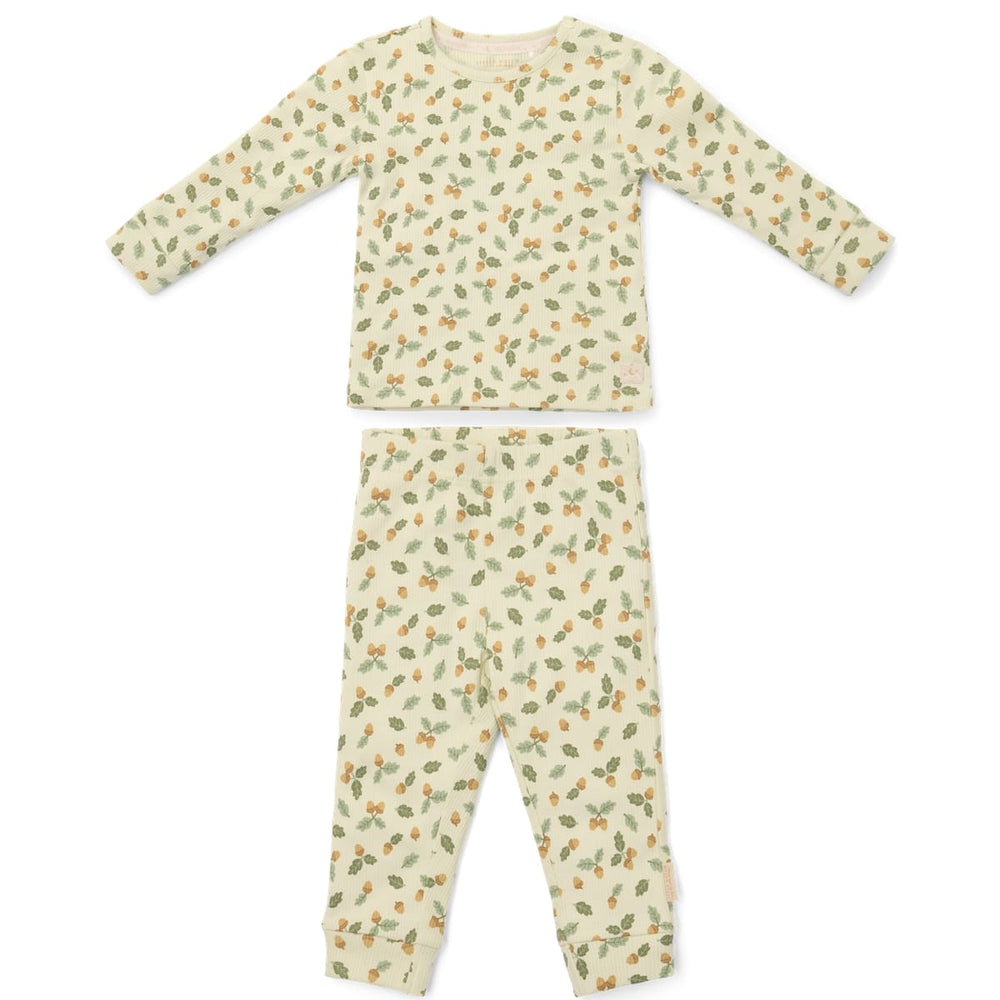 Ga naar dromenland en droom de mooiste dromen in deze tweedelige pyjama forest leaves van Little Dutch.  De pyjama bestaat uit een pyjamabroek en een pyjamashirt. Zowel de broek als het shirt zijn bedrukt met een print van blaadjes uit het bos. VanZus