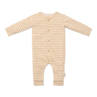 Jouw kleintje slaapt heerlijk in de Little Dutch pyjama met natural stripes print. De pyjama is gemaakt van zacht biologisch katoen wat zorgt voor comfort, waardoor je kleintje heerlijk kan slapen en vrij kan bewegen. VanZus