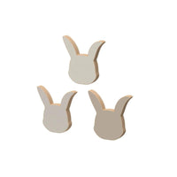 Voeg een vleugje cuteness toe aan de kamer van je kleintje met deze bunny houten wandhaken 3-pack van het merk Cam Cam Copenhagen. Deze wandhaken zien er ontzettend lief uit en zijn heel handig om verschillende items van je kleintje aan te hangen. VanZus