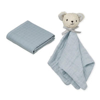 Het perfecte cadeau voor kraamvisite of babyshower: het Cam Cam Copenhagen knuffeldoekje cadeaubox classic stripes blue. Gemaakt van 100% biologisch katoen, zacht en ademend, in mooie cadeaubox. Multifunctioneel. VanZus