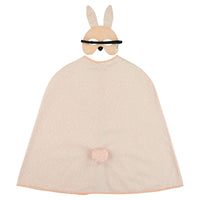 Laat je fantasie de vrije loop met de Trixie Mrs. Rabbit cape en masker! Deze betoverende verkleedset transformeert jou in een lief konijntje, compleet met een speels staartje. VanZus.