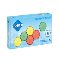 De hexagon classic uitbreidingsset van Coblo stimuleert de creativiteit met 6 magnetische zeshoeken in diverse kleuren. Voor eindeloos bouwplezier. Combineer met basissets voor nog gavere creaties! VanZus