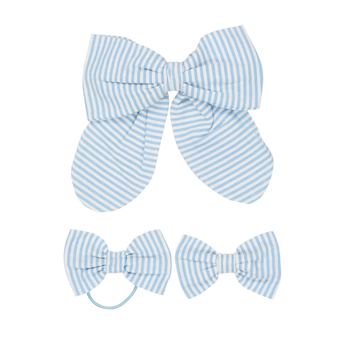 De Copenhagen Colors 3-pack seersucker haaraccessoires in de kleur sky blue cream stripe maken de outfit van je kindje helemaal af! Deze mooie set bestaat uit een grote en kleine strik en een haarelastiek. VanZus.