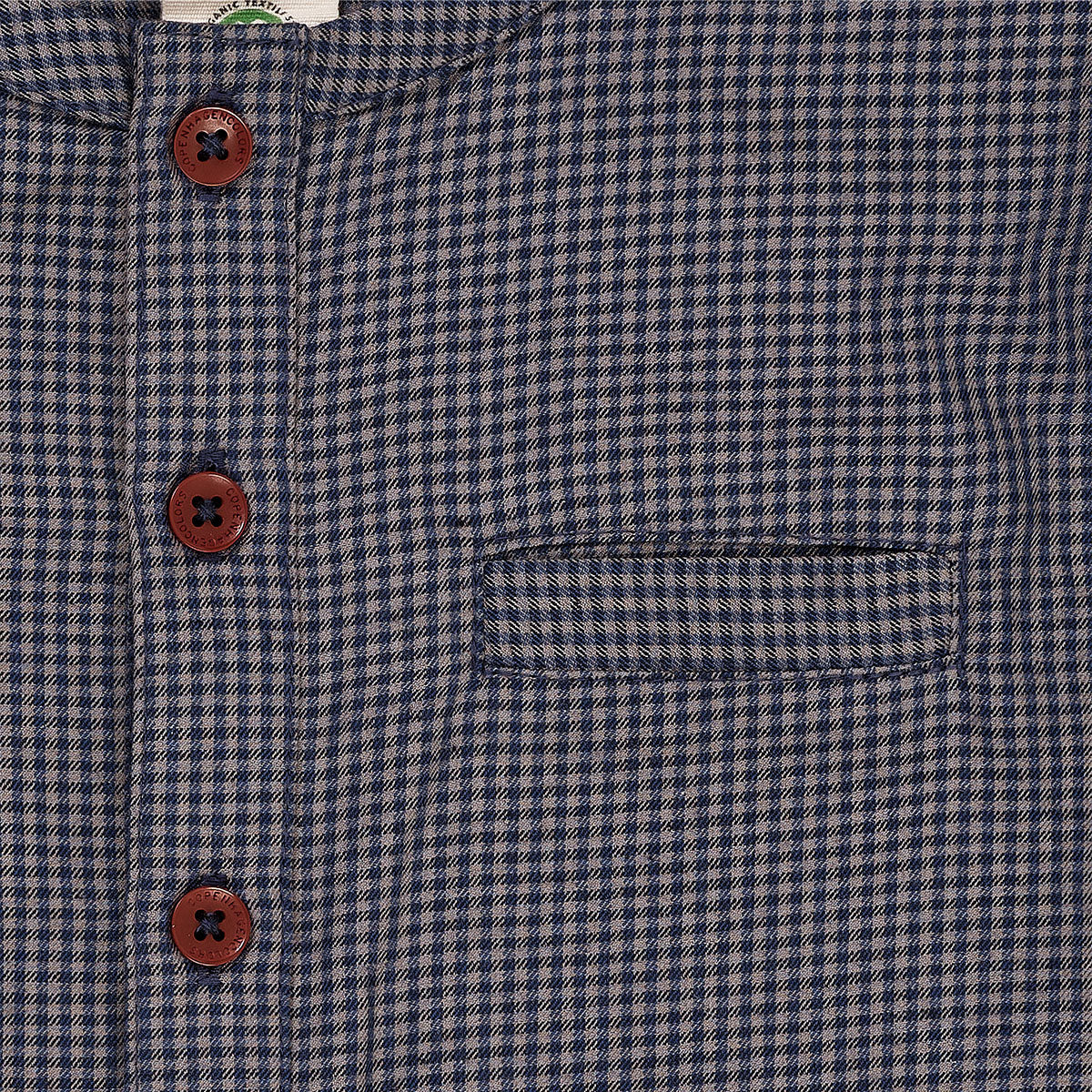 Deze leuke blouse ruitjes navy check van het merk Copenhagen Colors is het ideale blousje voor zowel casual outfits als voor feestelijke gelegenheden. Dit leuke shirt heeft een nette uitstraling, zit lekker luchtig en heeft een schattige ruitjes print. VanZus