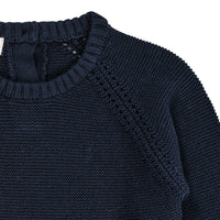 Houd je kindje lekker warm met deze gebreide trui ruches in de kleur navy van het merk Copenhagen Colors. Deze mooie trui is gemaakt van 100% katoen. Je voelt dat de trui gemaakt is van hoge kwaliteit materialen. VanZus