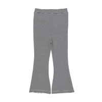 Deze hippe gestreepte flare broek in de kleur navy/cream stripe van het merk Copenhagen Colors is toch te schattig? Deze broek ziet er niet alleen geweldig uit, maar zit ook heel lekker. De broek is namelijk gemaakt van 100% katoen. VanZus