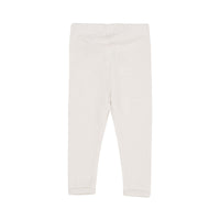 Deze heerlijke zachte legging in de kleur cream melange voelt voor je kleintje als een tweede huid, zo zacht voelt deze legging aan. De legging heeft een mooie beige kleur en is de ideale basic om comfortabele en stijlvolle outfits mee samen te stellen.VanZus