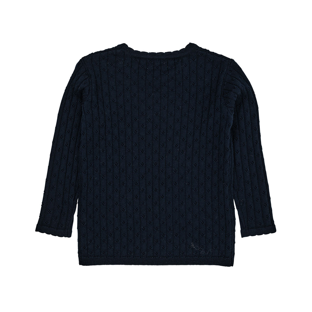 Het is altijd fijn om een mooi blousje is huis te hebben dat je zowel uit de kast kan trekken voor alledaagse outfits, als voor feestelijke gelegenheden. Dit merino classic pointelle truitje in de kleur navy van het merk Copenhagen Colors is een prachtige basic met eyecatching details. VanZus