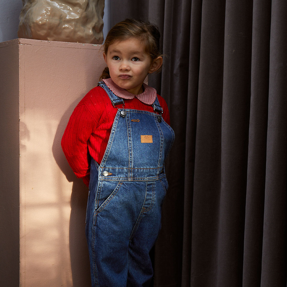 Het is altijd fijn om een mooi blousje is huis te hebben dat je zowel uit de kast kan trekken voor alledaagse outfits, als voor feestelijke gelegenheden. Dit merino classic pointelle truitje in de kleur red van het merk Copenhagen Colors is een prachtige basic met eyecatching details. VanZus