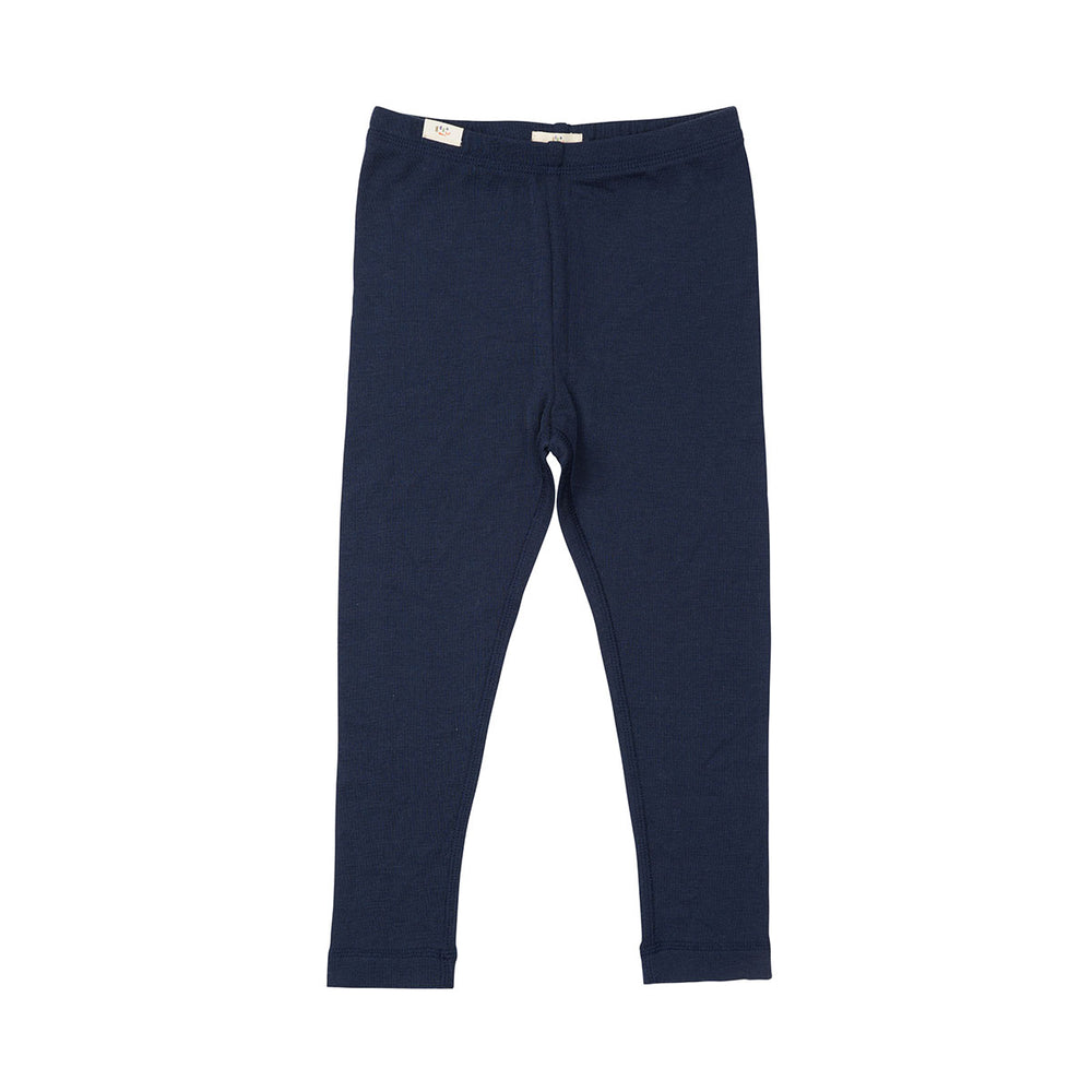 Deze heerlijke zachte merino classic rib legging met trekkoordje in de kleur navy voelt voor je kleintje als een tweede huid, zo zacht voelt deze legging aan. De legging heeft een mooie donkerblauwe kleur en is de ideale basic om comfortabele en stijlvolle outfits mee samen te stellen. VanZus