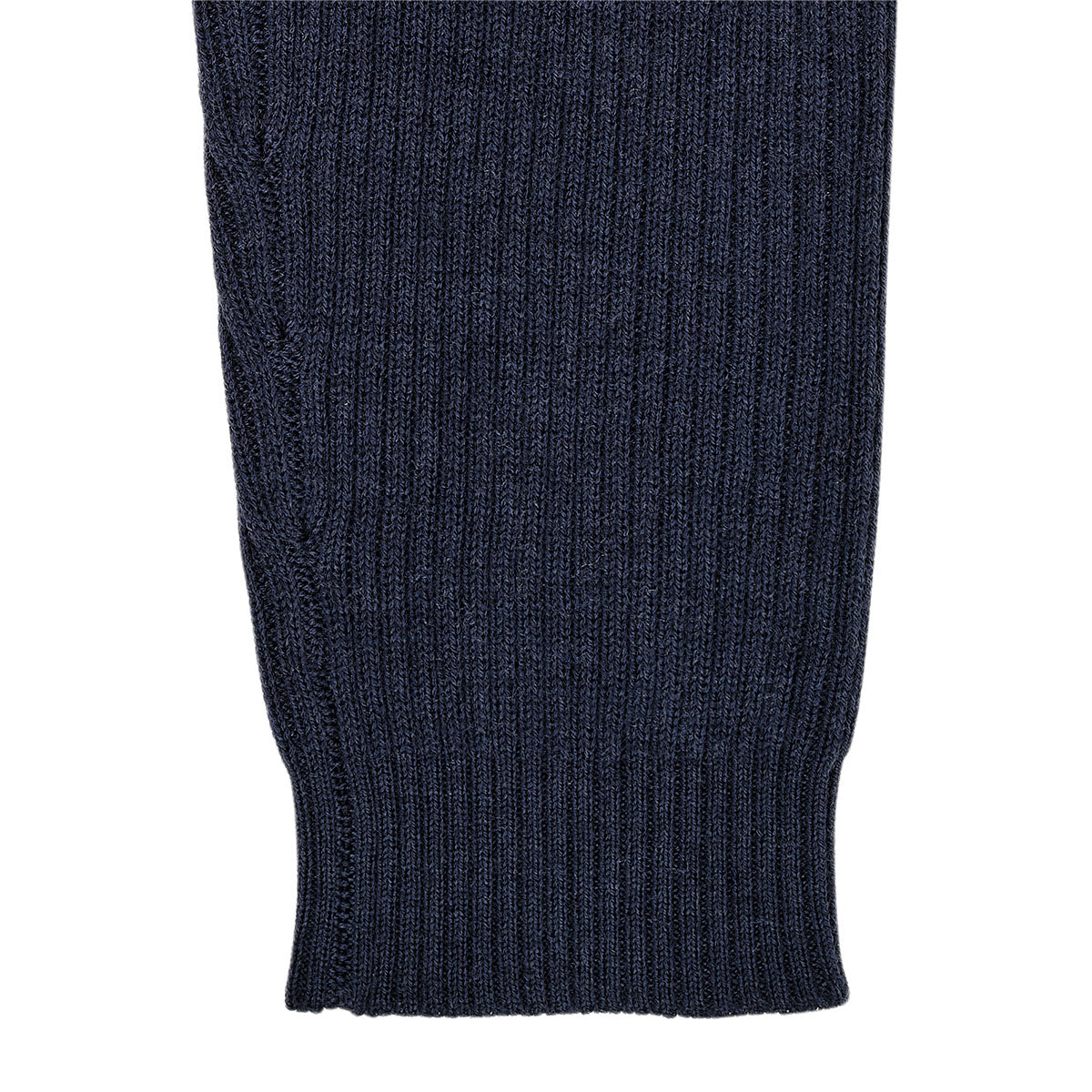 Deze heerlijke zachte merino classic rib legging met trekkoordje in de kleur navy voelt voor je kleintje als een tweede huid, zo zacht voelt deze legging aan. De legging heeft een mooie donkerblauwe kleur en is de ideale basic om comfortabele en stijlvolle outfits mee samen te stellen. VanZus