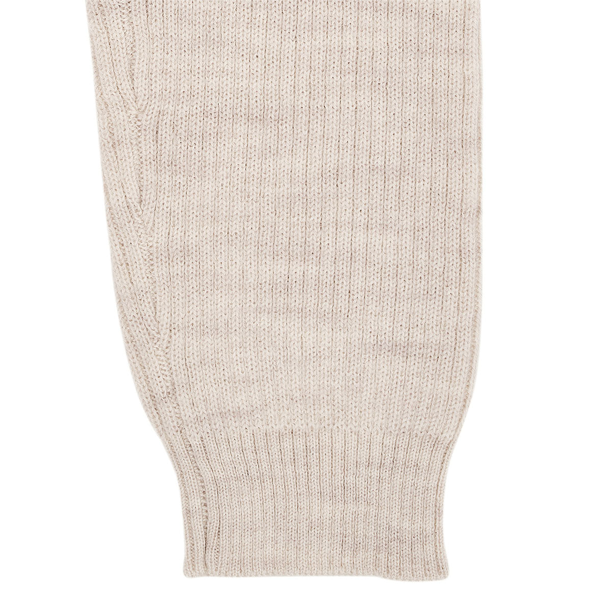 Deze heerlijke zachte merino classic rib legging met trekkoordje in de kleur pale cream melange voelt voor je kleintje als een tweede huid, zo zacht voelt deze legging aan. De legging heeft een mooie beige kleur en is de ideale basic om comfortabele en stijlvolle outfits mee samen te stellen. VanZus