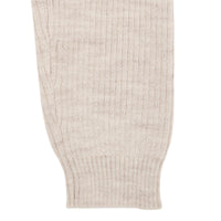 Deze heerlijke zachte merino classic rib legging met trekkoordje in de kleur pale cream melange voelt voor je kleintje als een tweede huid, zo zacht voelt deze legging aan. De legging heeft een mooie beige kleur en is de ideale basic om comfortabele en stijlvolle outfits mee samen te stellen. VanZus