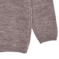 Houd je kindje lekker warm met dit merino gebreide vest in de kleur natural melange van het merk Copenhagen Colors. Dit prachtige vestje is gemaakt van 100% merinowol. Je voelt dat het vestje gemaakt is van hoge kwaliteit materialen. VanZus