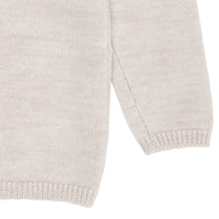 Houd je kindje lekker warm met dit merino gebreide vest in de kleur pale cream melange van het merk Copenhagen Colors. Dit prachtige vestje is gemaakt van 100% merinowol. Je voelt dat het vestje gemaakt is van hoge kwaliteit materialen. VanZus