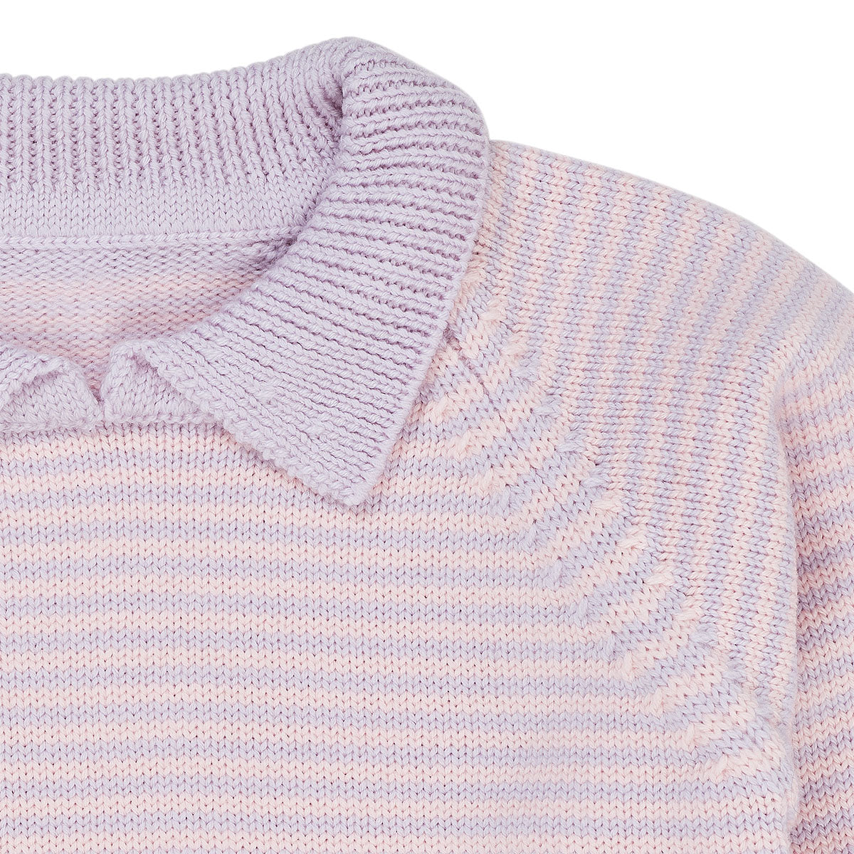 Een comfortabel en zacht truitje dat ook nog eens perfect geschikt is voor zowel casual als speciale gelegenheden? Dat is deze merino gestreepte trui met kraag in de kleur lavender/soft pink stripes van het merk Copenhagen Colors! VanZus