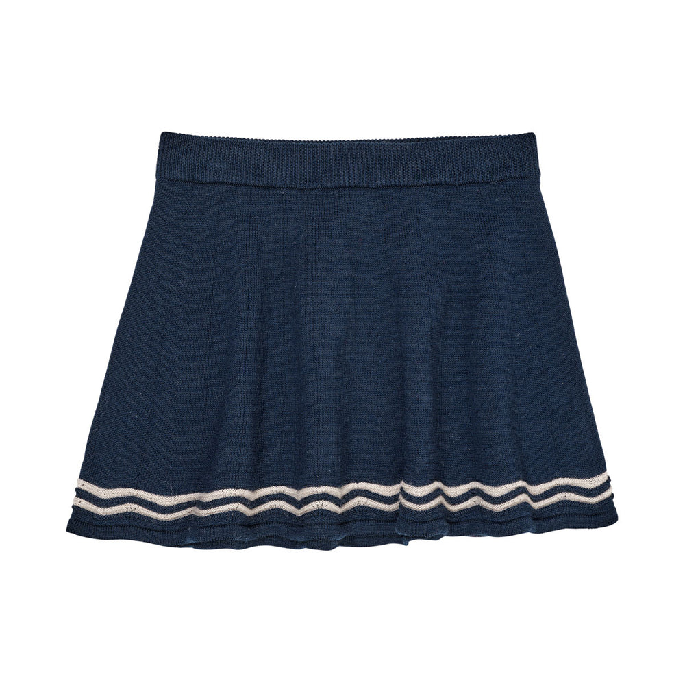 Dit schattige merino licht gebreide tennisrokje in de kleur navy/cream van het merk Copenhagen Colors is een echte eyecatcher! Niet alleen zit dit rokje super comfortabel en is hij lekker warm, hij ziet er ook te schattig uit! VanZus