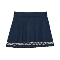 Dit schattige merino licht gebreide tennisrokje in de kleur navy/cream van het merk Copenhagen Colors is een echte eyecatcher! Niet alleen zit dit rokje super comfortabel en is hij lekker warm, hij ziet er ook te schattig uit! VanZus