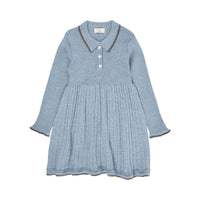 Een superschattig jurkje dat ook nog eens heerlijk warm is en comfortabel zit? Dat is deze merino polo jurk in de kleur dusty blue/natural melange van het merk Copenhagen Colors absoluut! Deze geweldige jurk is geschikt voor verschillende gelegenheden en zal je kindje heel lief staan. VanZus