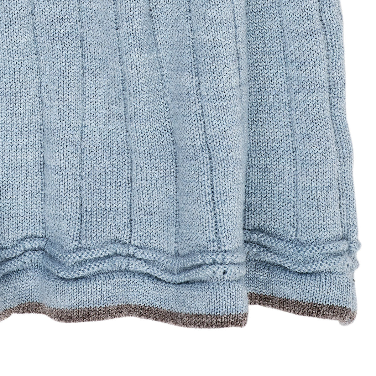 Een superschattig jurkje dat ook nog eens heerlijk warm is en comfortabel zit? Dat is deze merino polo jurk in de kleur dusty blue/natural melange van het merk Copenhagen Colors absoluut! Deze geweldige jurk is geschikt voor verschillende gelegenheden en zal je kindje heel lief staan. VanZus