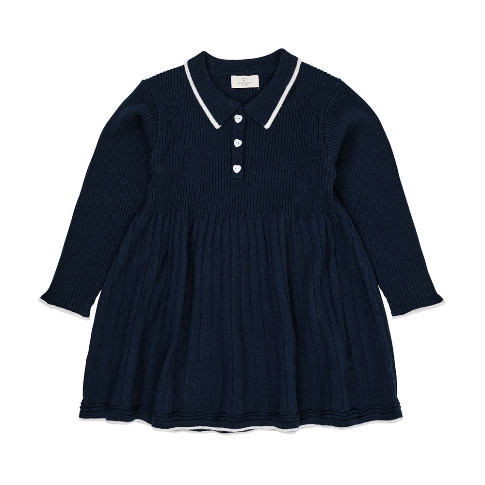 Een superschattig jurkje dat ook nog eens heerlijk warm is en comfortabel zit? Dat is deze merino polo jurk in de kleur navy/cream van het merk Copenhagen Colors absoluut! Deze geweldige jurk is geschikt voor verschillende gelegenheden en zal je kindje heel lief staan. VanZus