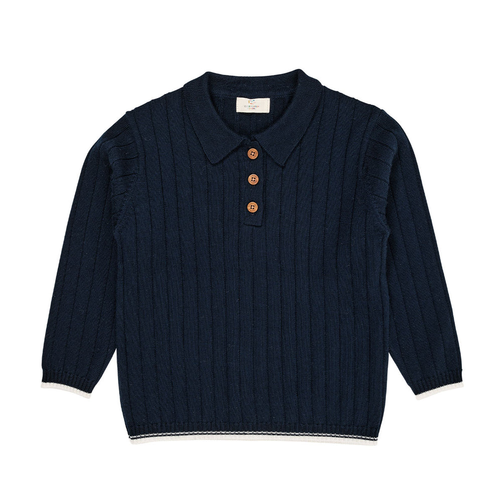 Het is altijd fijn om een mooe polo in huis te hebben dat je zowel uit de kast kan trekken voor alledaagse outfits, als voor feestelijke gelegenheden. Dit merino polo shirt in de kleur navy/cream van het merk Copenhagen Colors is een prachtige basic met eyecatching details. VanZus