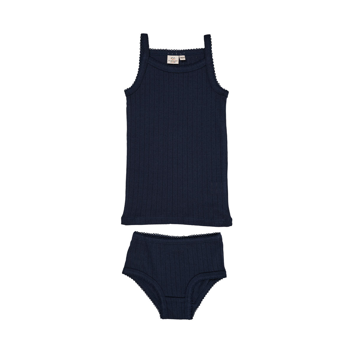 Comfortabel en schattig. Dat is deze pointelle junior ondergoedset in de kleur navy van het merk Copenhagen Colors. Deze ondergoedset ziet er onwijs leuk uit en zal ook zeker in de smaak vallen bij jouw kleintje. VanZus