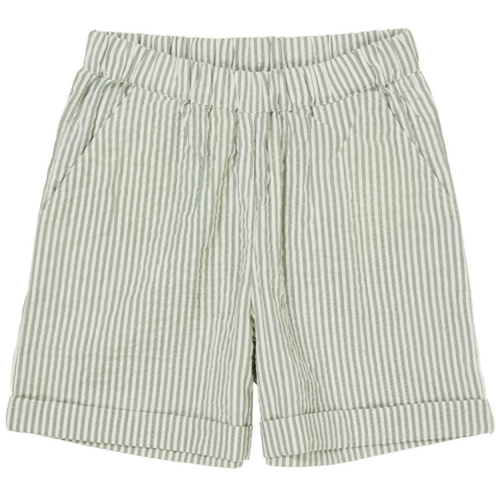 Het Copenhagen Colors seersucker short sporty in de kleur green cream stripe is een super mooi shortje voor zomerse dagen. Het shortje is unisex en kan dus zowel door meisjes als jongens worden gedragen. VanZus.