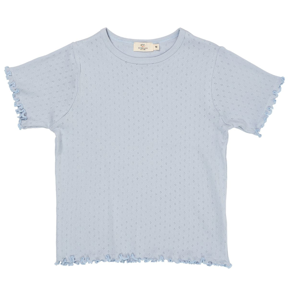 De Copenhagen Colors summer pointelle t-shirt in de kleur dusty blue is een heerlijk luchtig shirtje voor de warme zomerdagen. Het shirtje ziet er erg leuk uit draagt super comfortabel. VanZus.