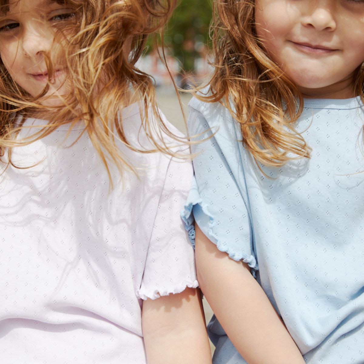 De Copenhagen Colors summer pointelle t-shirt in de kleur lavender is een heerlijk luchtig shirtje voor de warme zomerdagen. Het shirtje ziet er erg leuk uit draagt super comfortabel. VanZus.