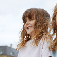 De Copenhagen Colors summer pointelle t-shirt in de kleur lavender is een heerlijk luchtig shirtje voor de warme zomerdagen. Het shirtje ziet er erg leuk uit draagt super comfortabel. VanZus.