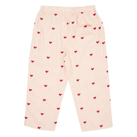 De Copenhagen Colors twill heart broek in de kleur dusty rose berry hearts is een super leuke broek voor alle kindjes die dol zijn op hartjes. De broek draagt heel fijn want hij is gemaakt van biologisch katoen. VanZus.